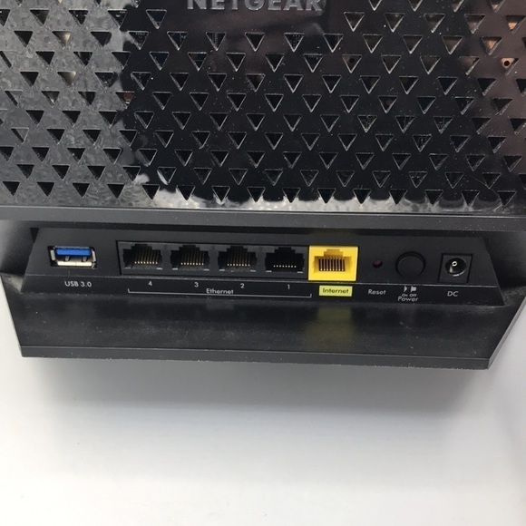 NETGEAR AC1600 Dual Band Wi-Fi Gigabit Router (R6250) - Picture 8 of 12